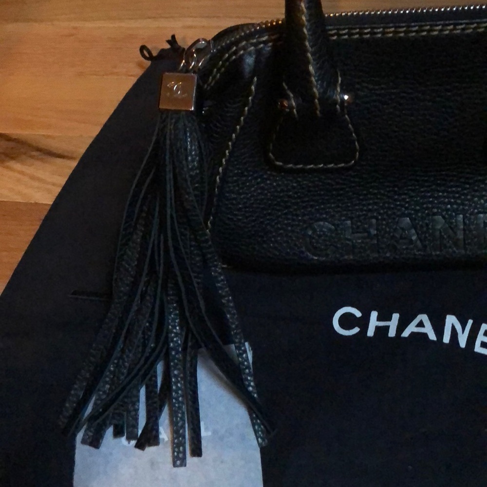 👜Chanel LAX bag! Like new! Low ball offers will not even be considered - Picture 7 of 7